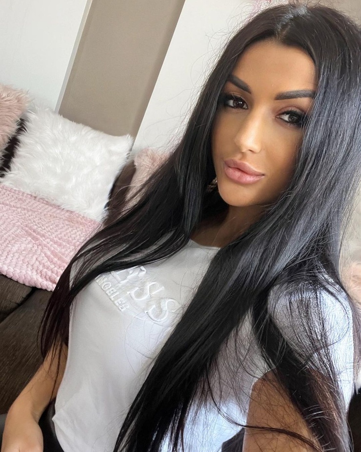 Cintia László