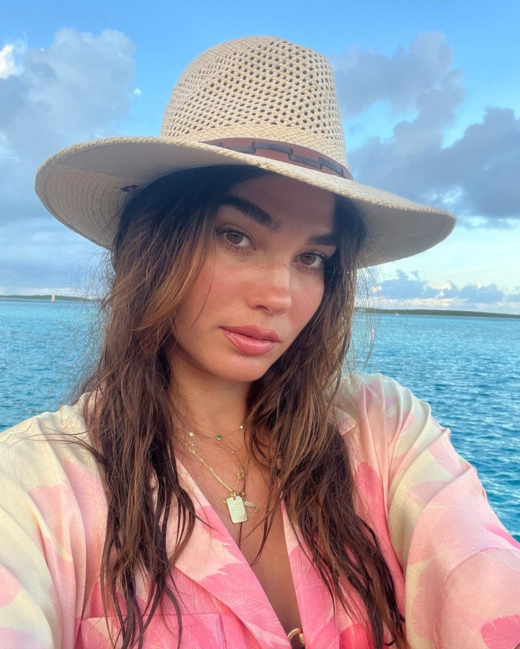 Rachell Vallori Rachell Vallori