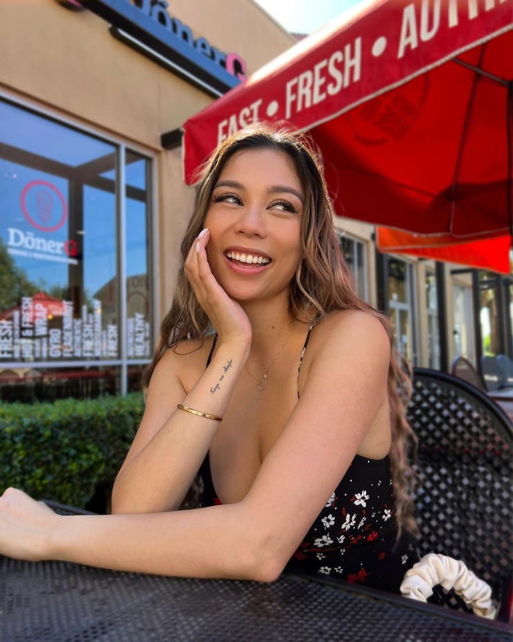 Victoria Vee