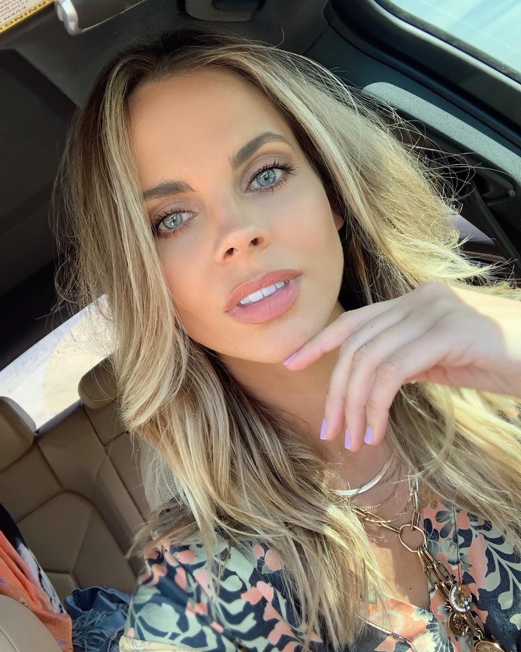 Carlie Sis Carlie Sis