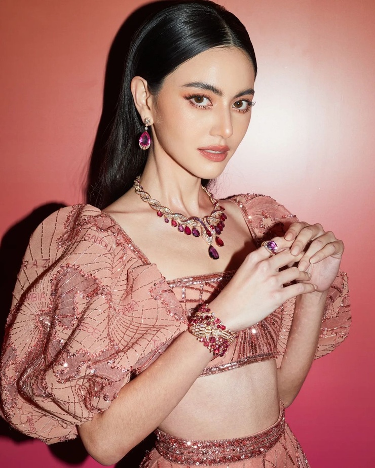 Davika Hoorne Davika Hoorne