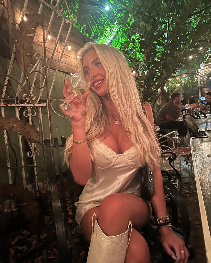 Alix Ashley
