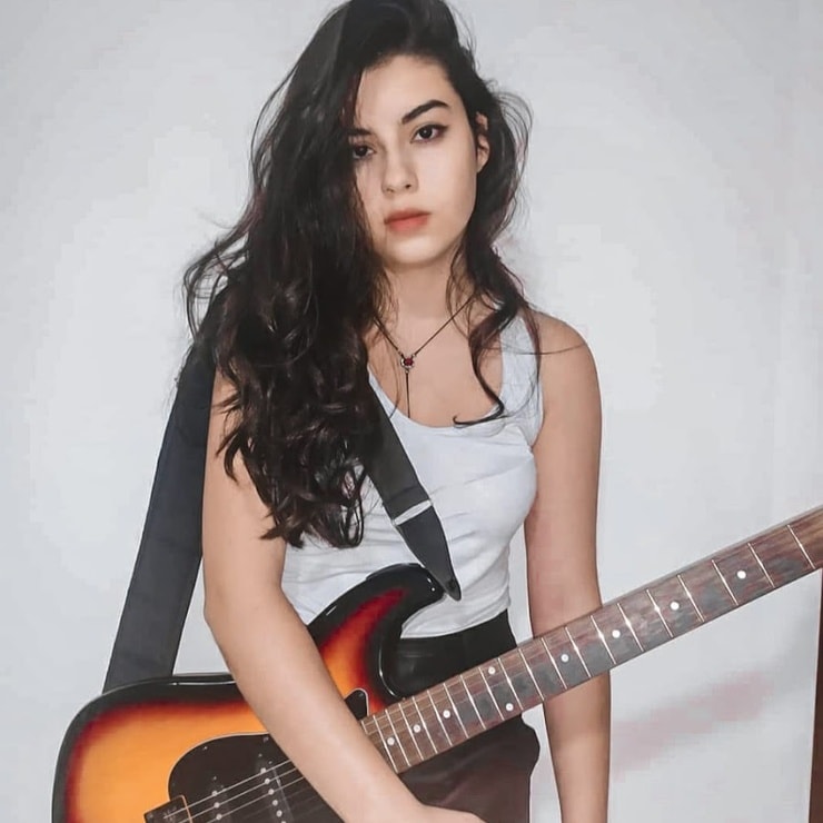 Larissa Liveir Larissa Liveir