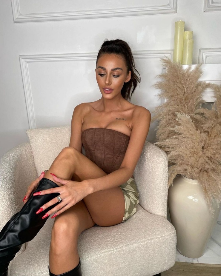 Picture of Chloe Veitch