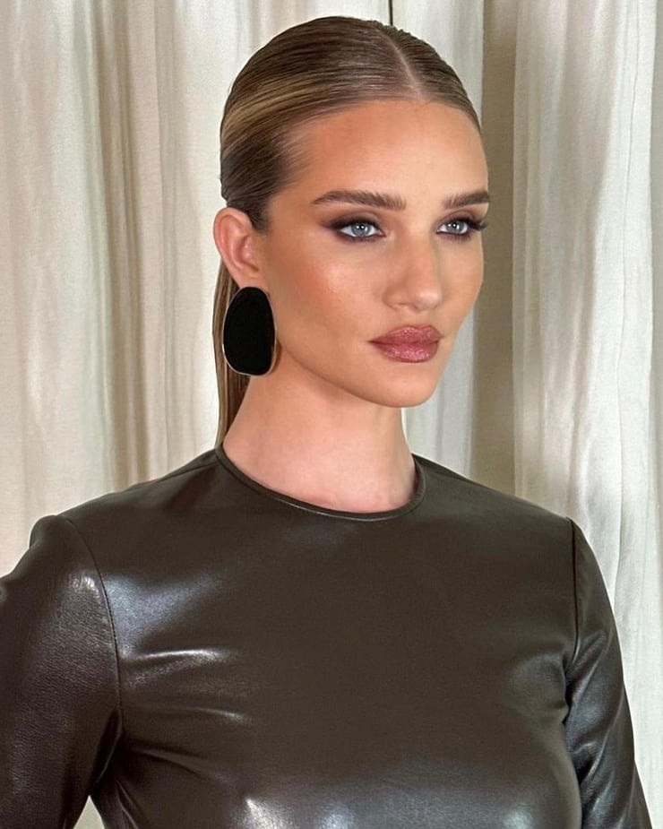 Rosie Huntington-Whiteley picture