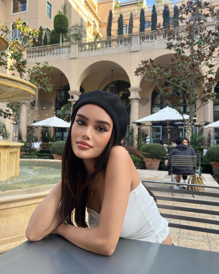 Ariana Tan