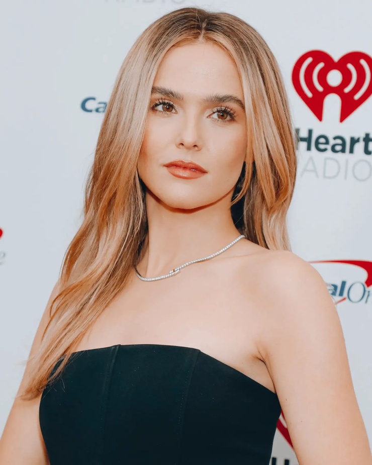 Zoey Deutch Zoey Deutch