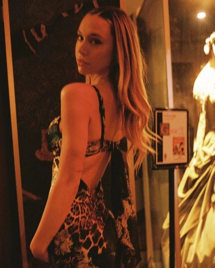 Alexis Ren