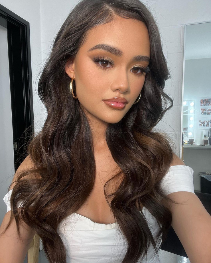 Ariana Tan