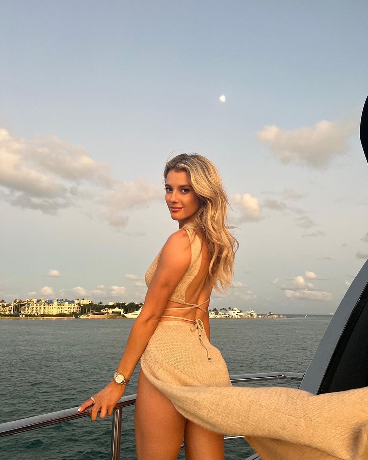 Lindsay Brewer Lindsay Brewer