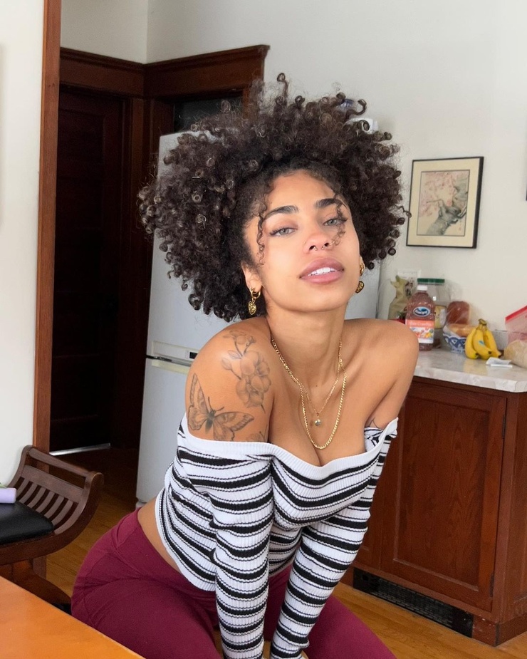 Image of https //popularbio /venus marquez/