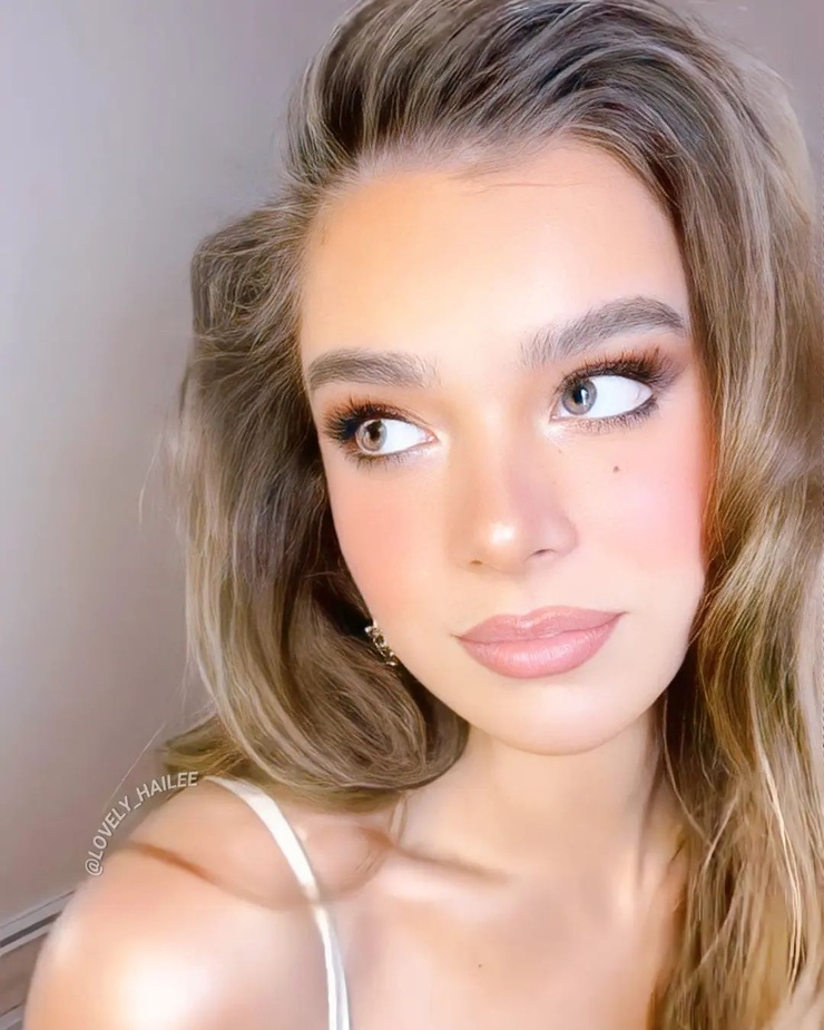 Hailee Steinfeld Hailee Steinfeld
