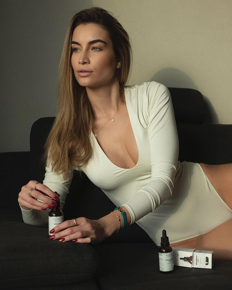Lenka Tekeljakova Lenka Tekeljakova