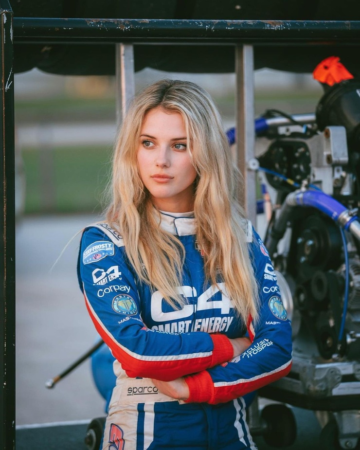 Lindsay Brewer Lindsay Brewer