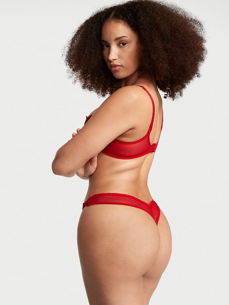 Naomie Curly