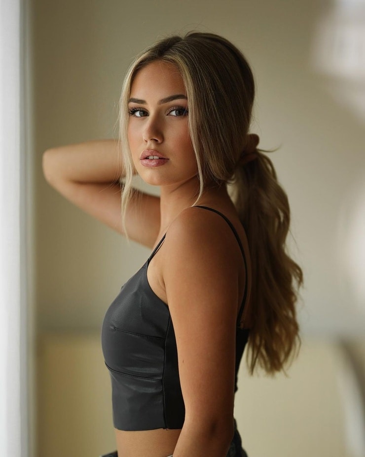 Alina Nitschke Alina Nitschke