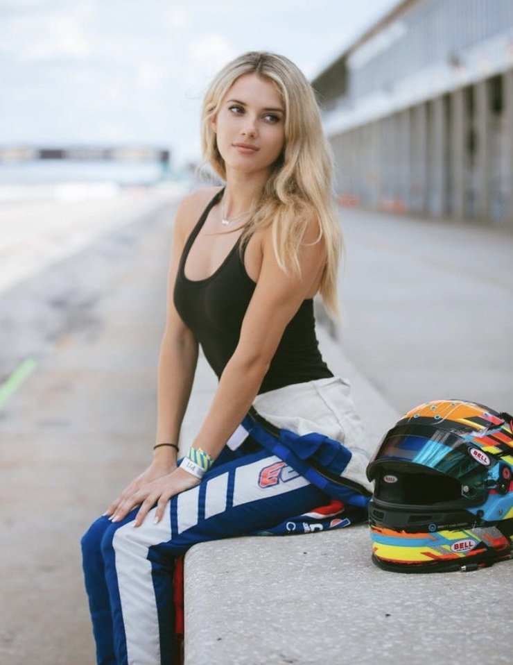 Lindsay Brewer Lindsay Brewer