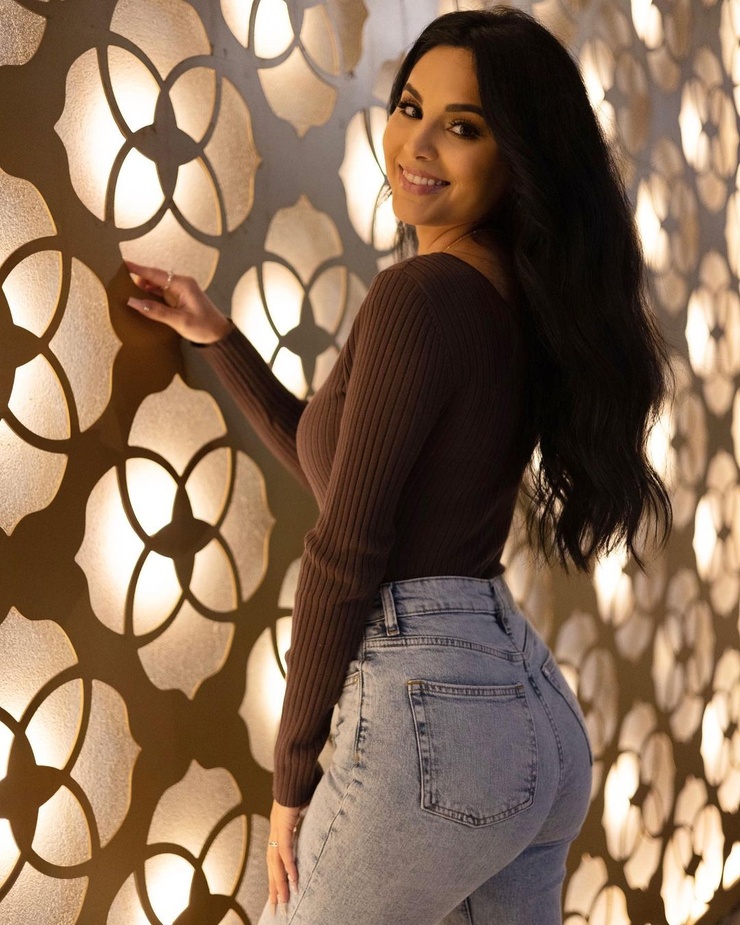 Felisia Hernandez Felisia Hernandez