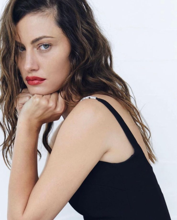 Picture Of Phoebe Tonkin