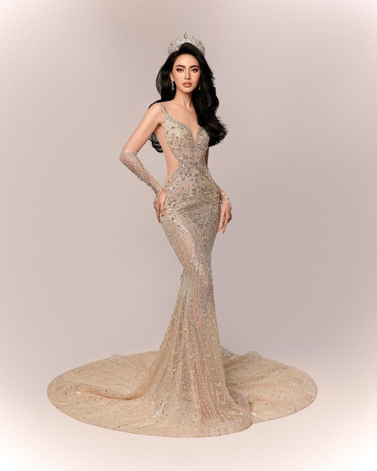 Davika Hoorne Davika Hoorne