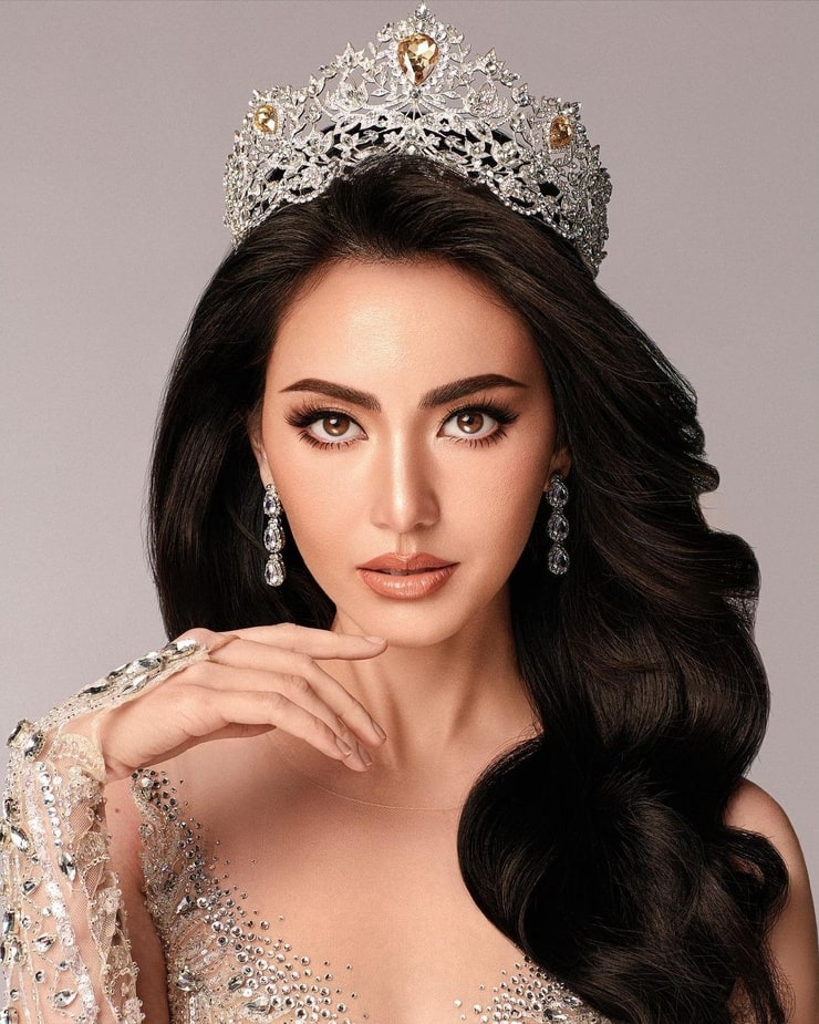 Davika Hoorne Davika Hoorne