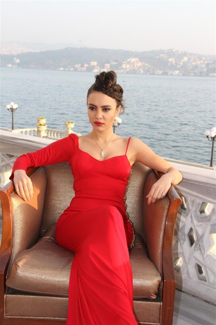 Ayça Kuru