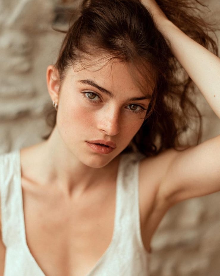 Eve Dumon