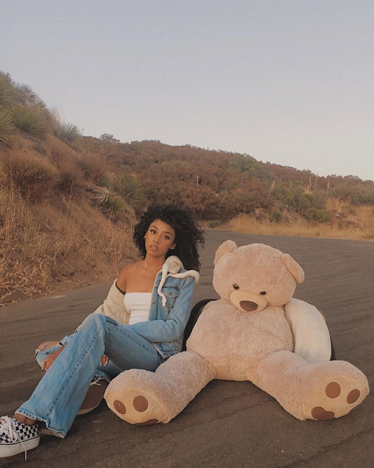 Image of Jennelle Eliana