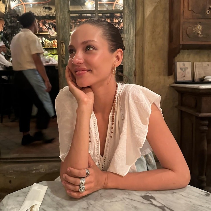 Alesya Kafelnikova Alesya Kafelnikova