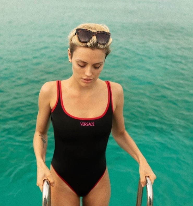 Wallis Day Wallis Day