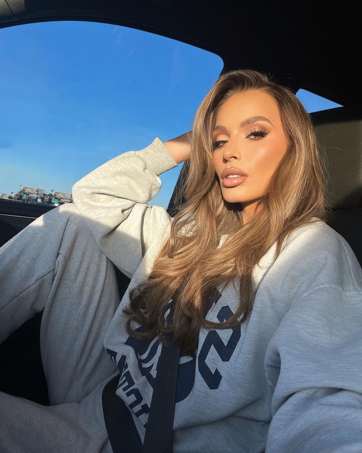 Tess Annique