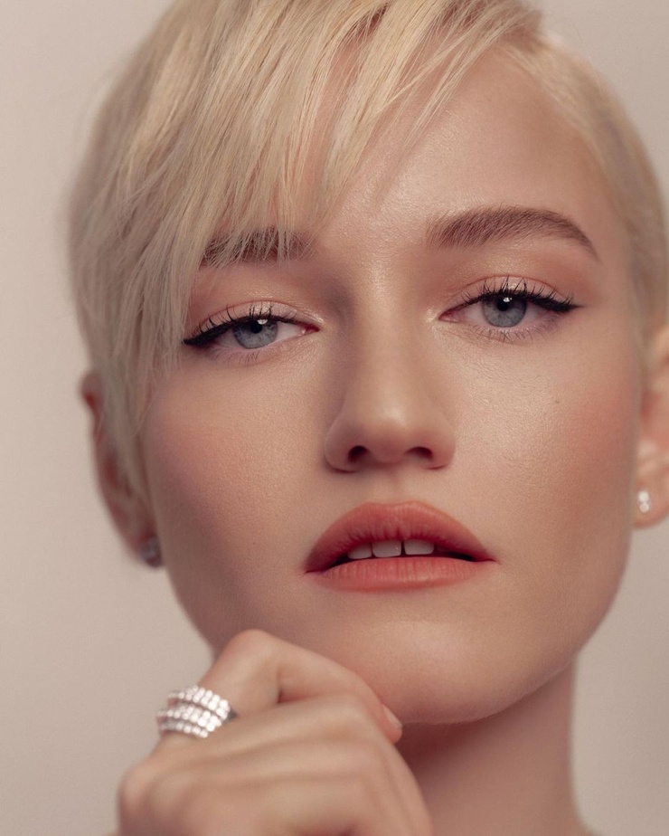 Julia Garner