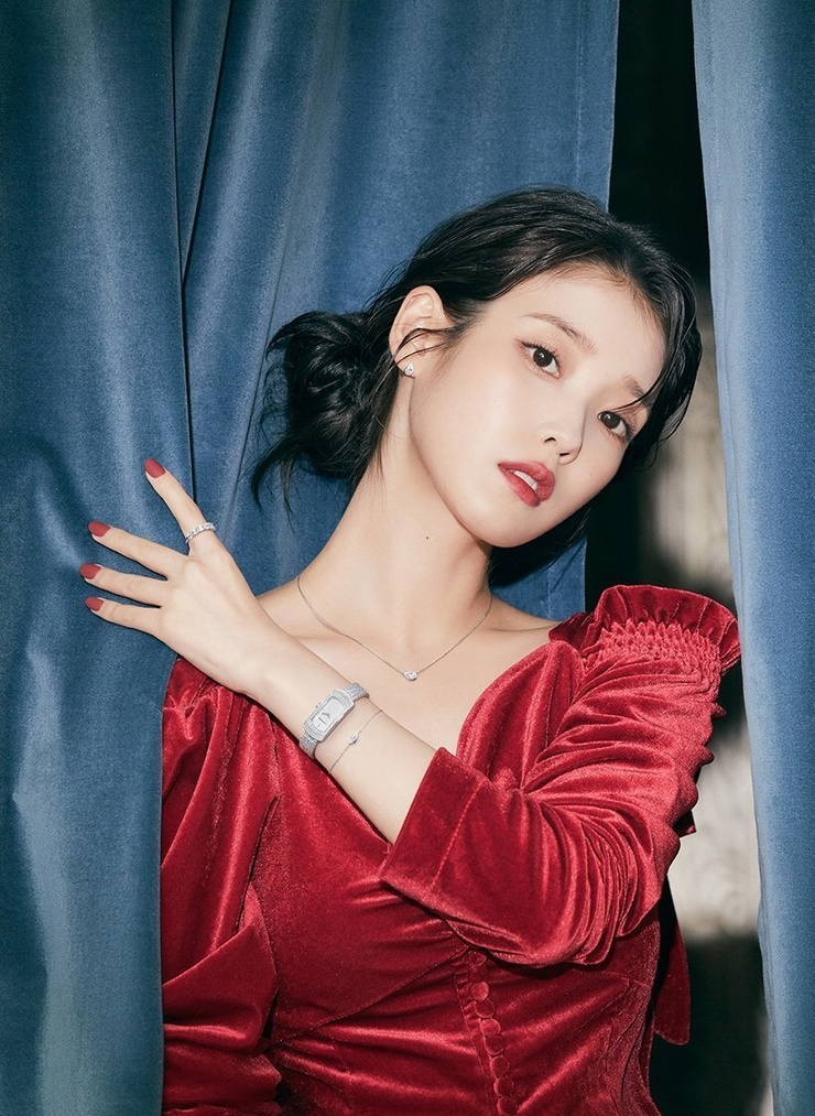IU