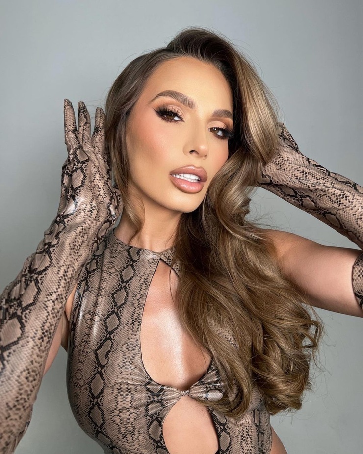 Tess Annique