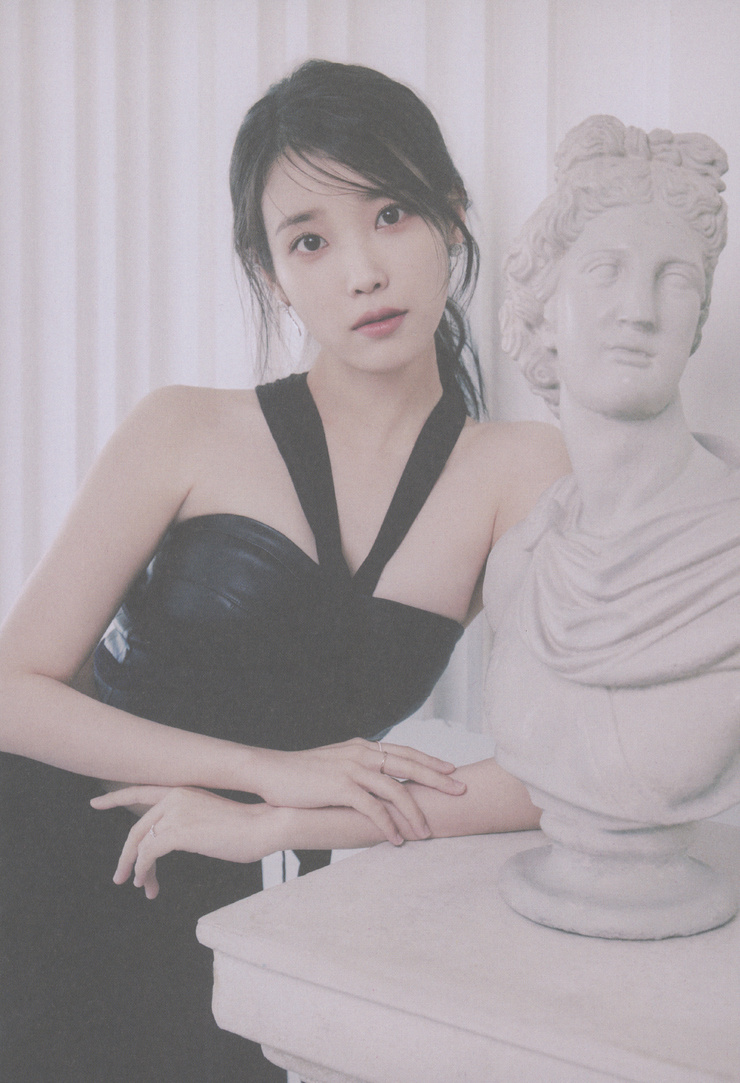 IU