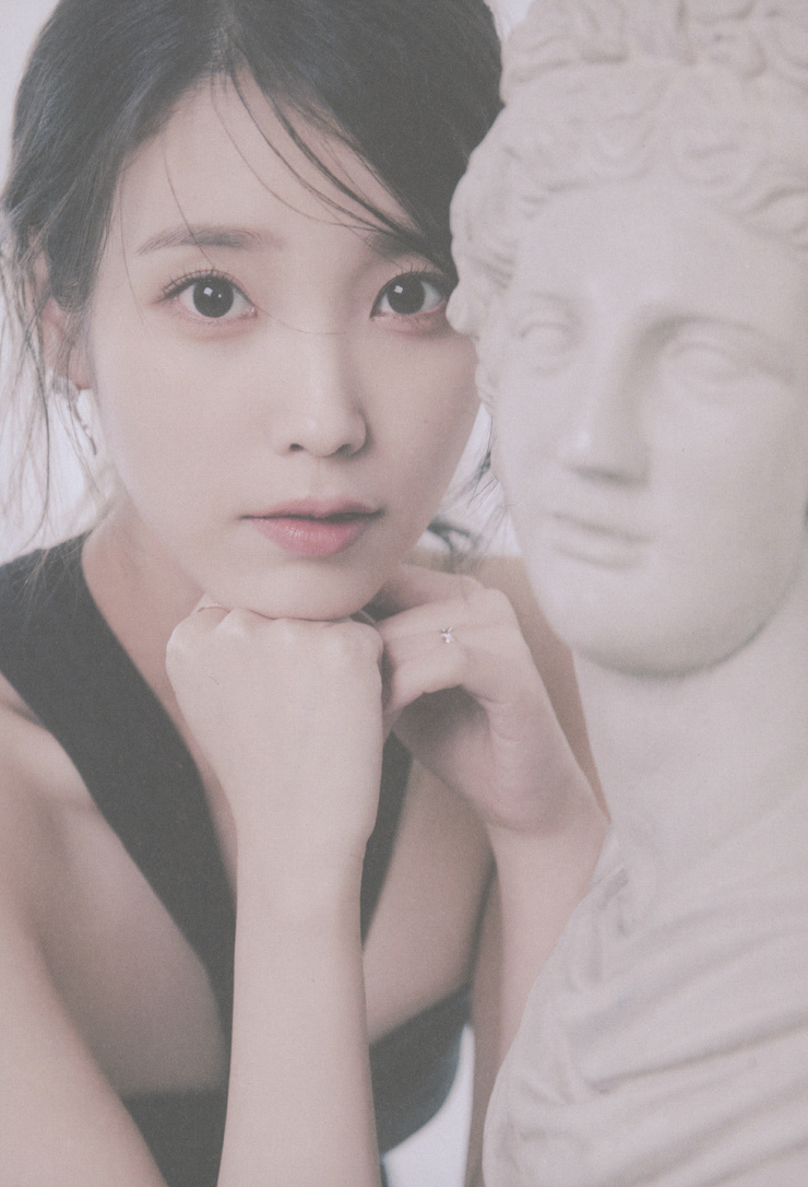 IU