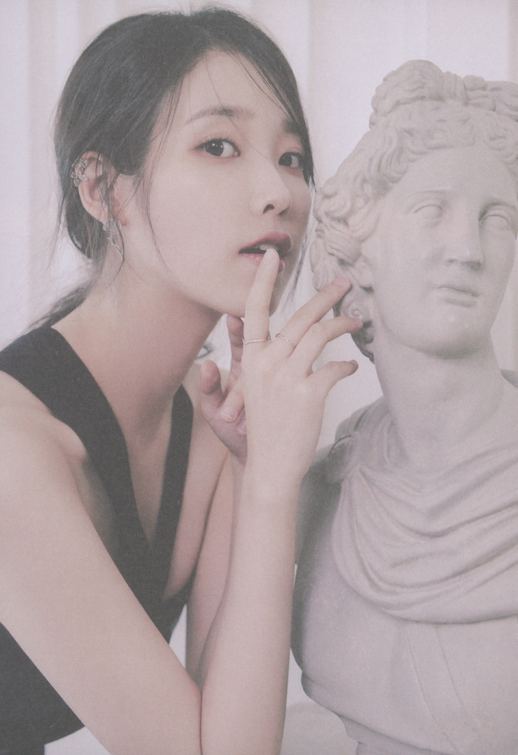 IU