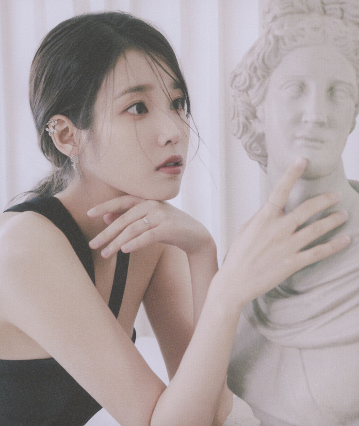 IU