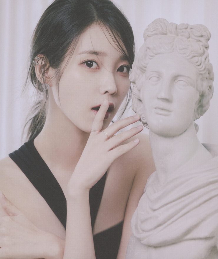 IU