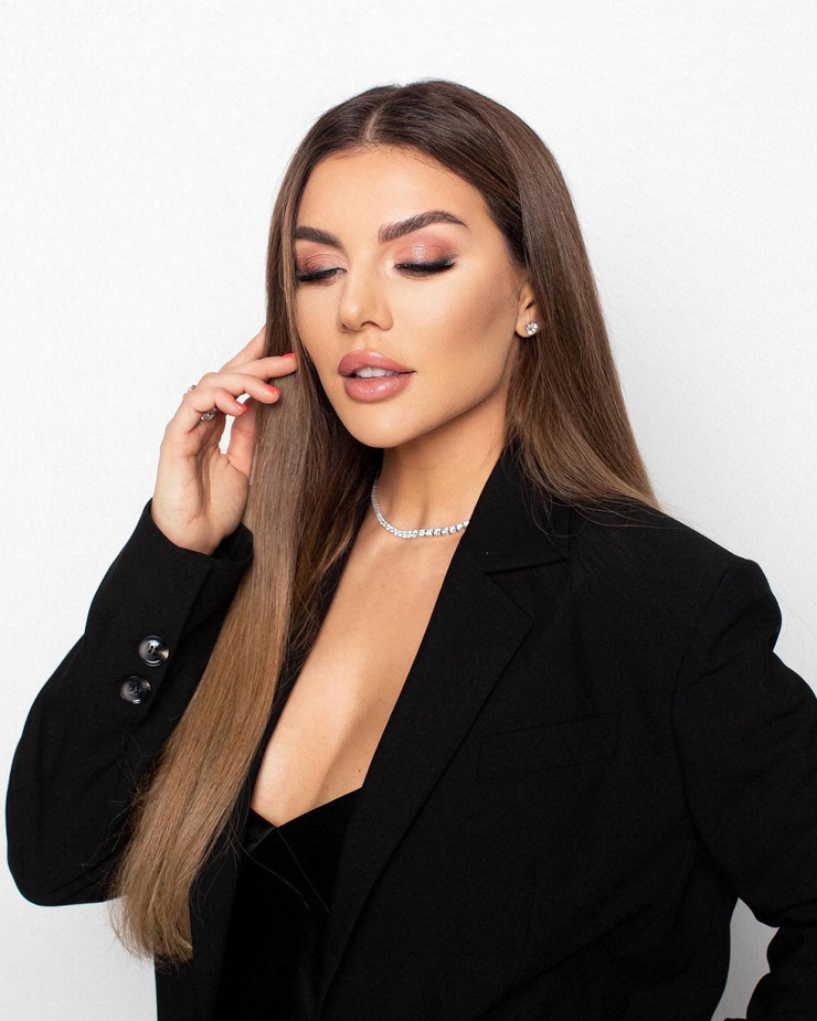 Anna Sedokova Anna Sedokova