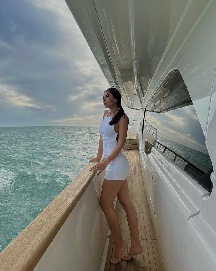 Manuela.