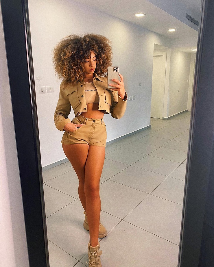 Dana Curly