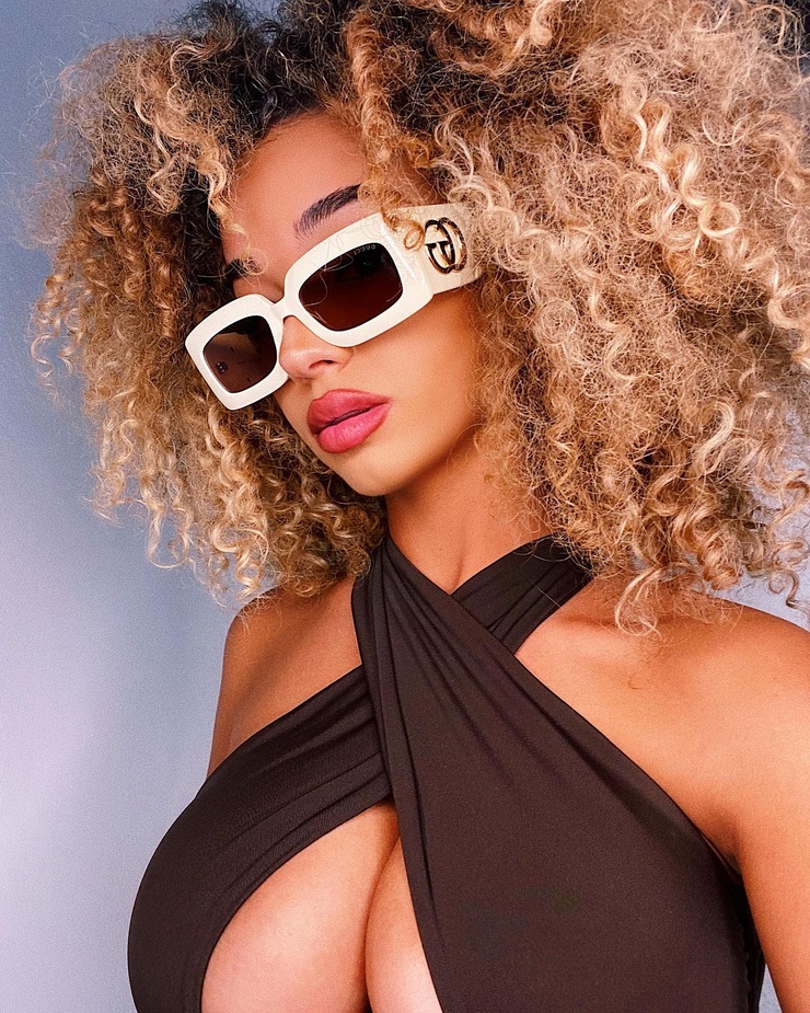 Dana Curly