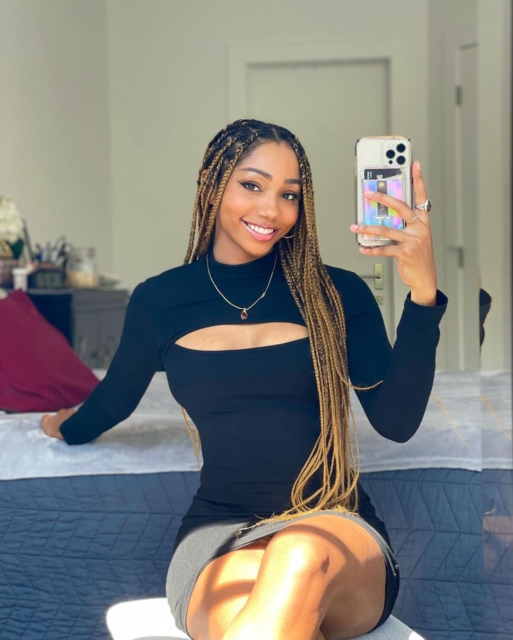 Chloe Foster II