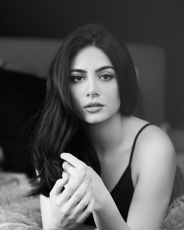 Picture of Emeraude Toubia