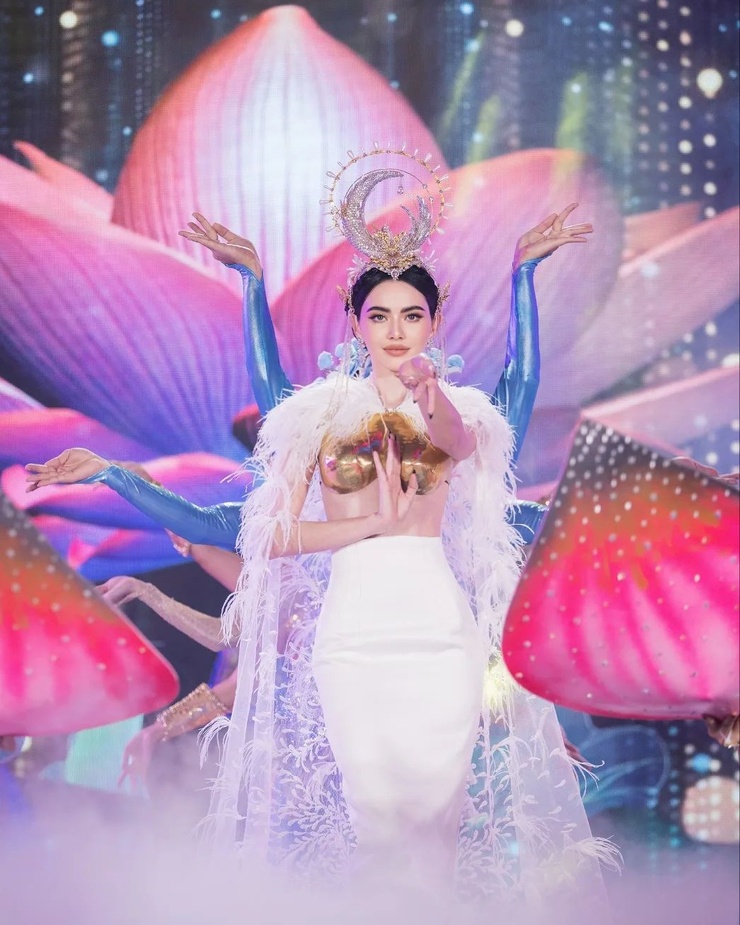 Davika Hoorne