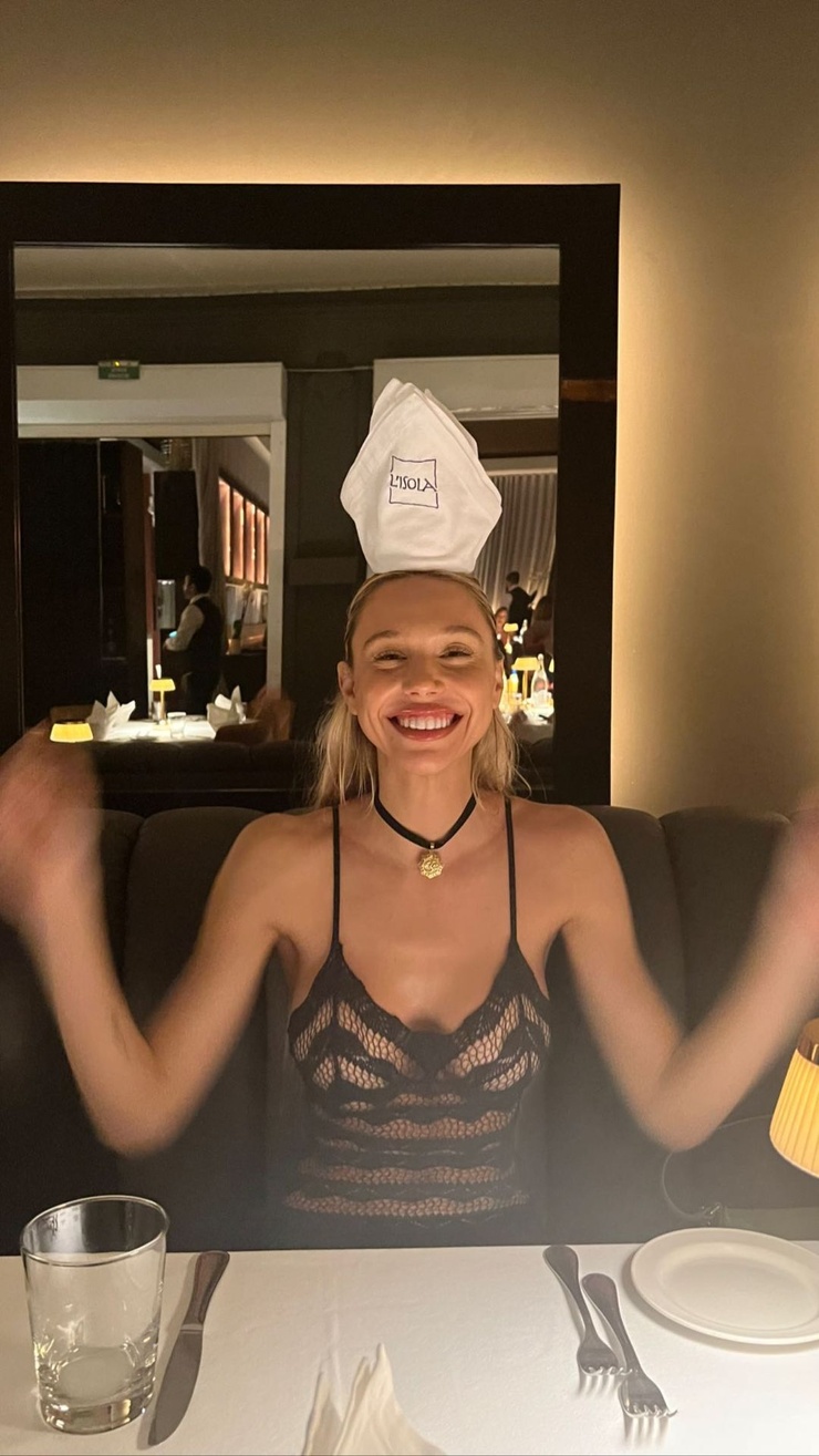 Alexis Ren