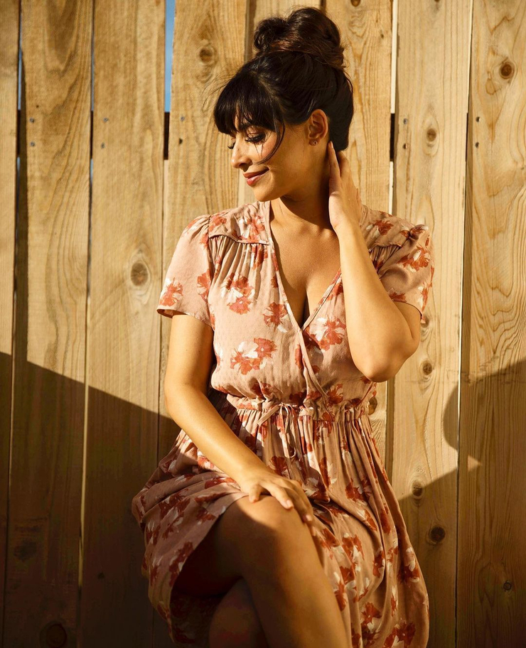 Hannah Simone Hannah Simone
