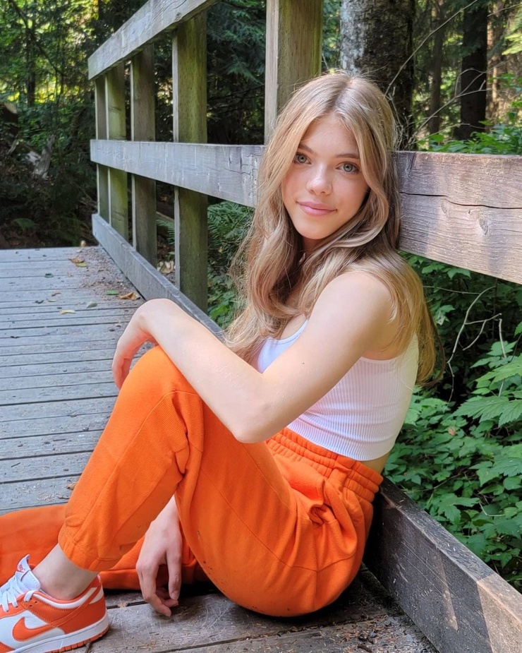 Elle McKinnon