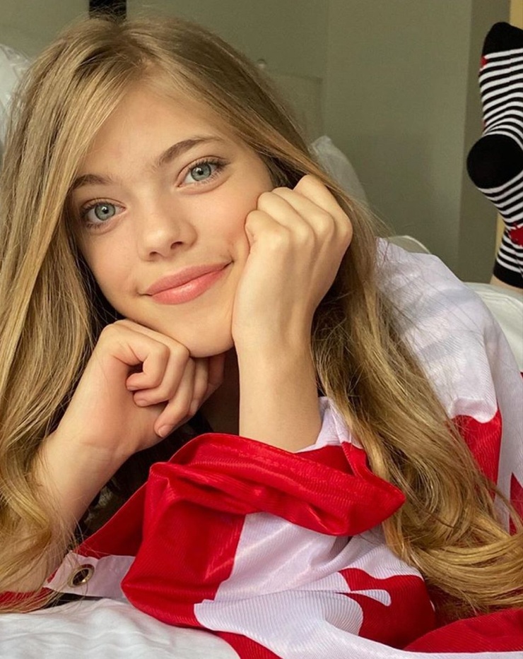 Elle McKinnon